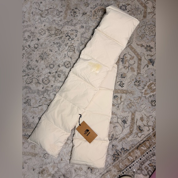 THE NORTH FACE X SKIMS Nuptse Scarf In Bone (slight flaw) - Picture 12 of 13